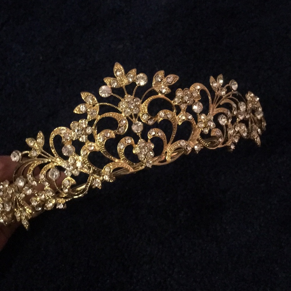 Gold rhinestone Tiara! ♡